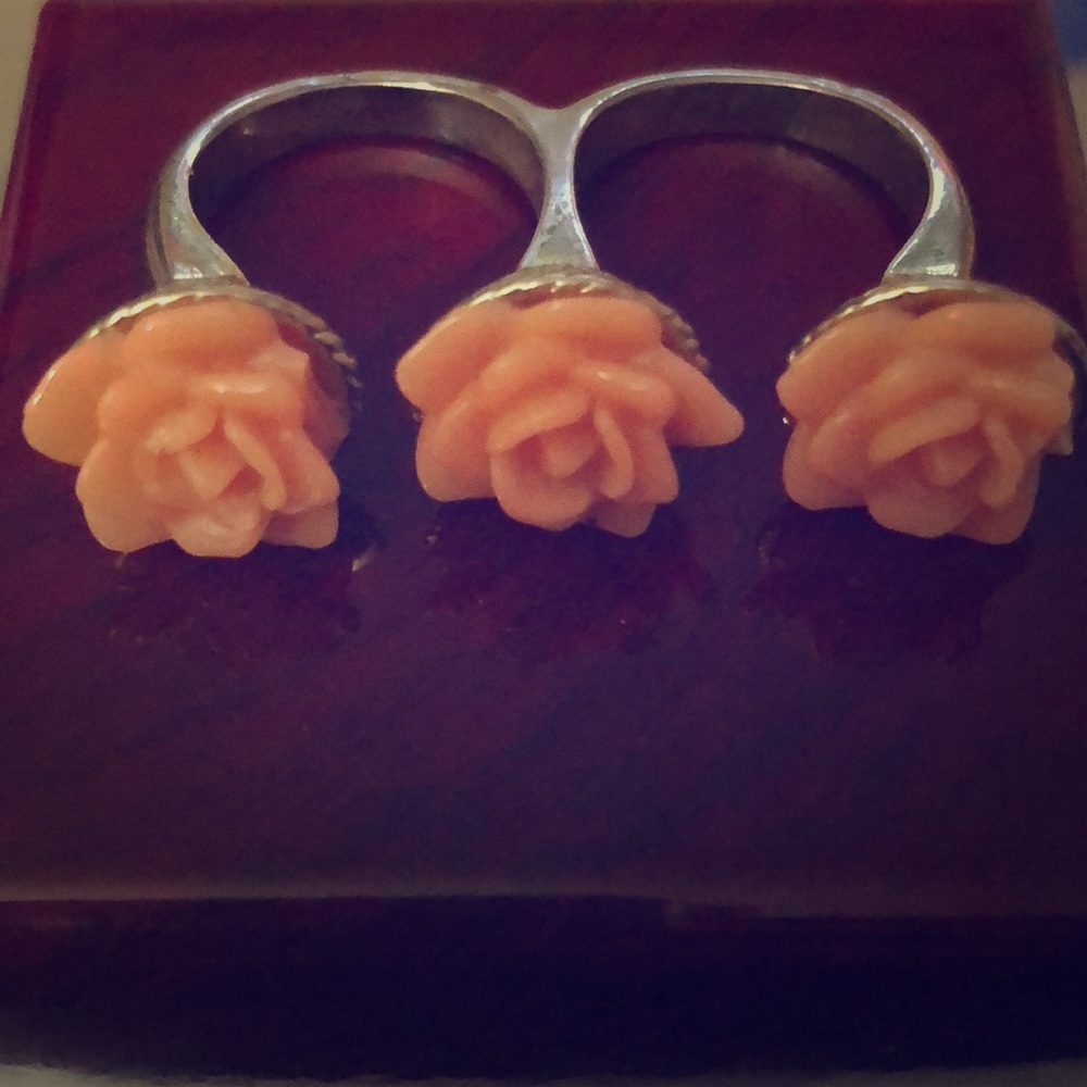 Two finger fashion ring